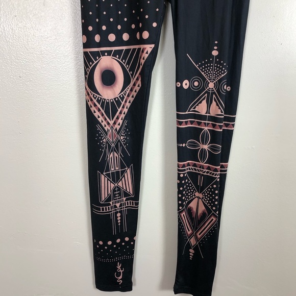 ✨Fun Pattern Brown & Black Leggings✨ - Picture 2 of 4